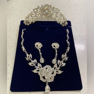 3pcs Luxury Silvery Crystal  Bridal Jewelry Set 。